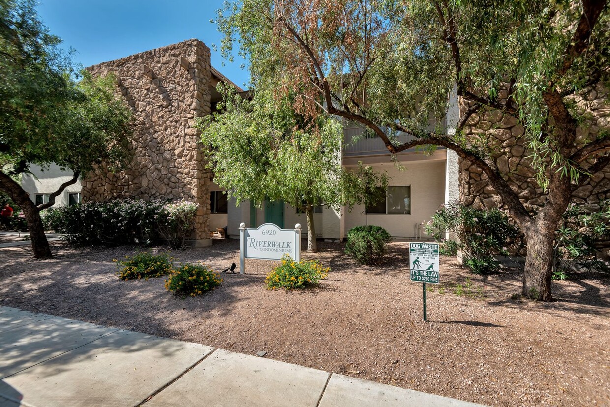 Foto principal - Old Town Scottsdale 2 Bed 2 Bath Condo - D...