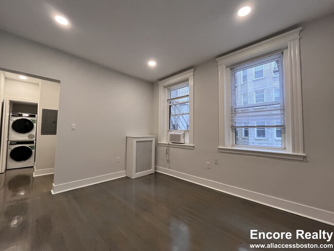 Building Photo - 111 Park Dr