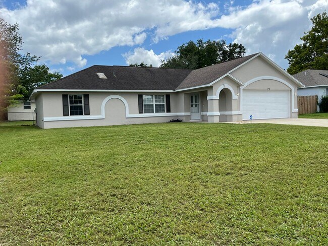 Building Photo - Marion Oaks
