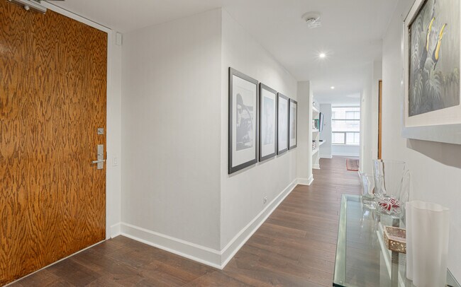 Foto del edificio - 110 E Delaware Pl