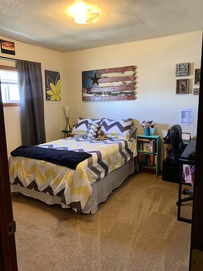 Building Photo - 2111 Scherer Ave