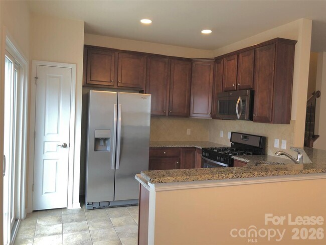 Foto del edificio - 6032 Carrollton Ln