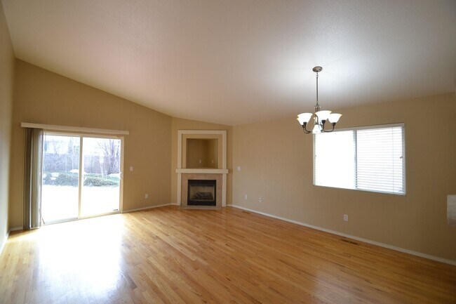 Foto del edificio - 3885 Cherry Plum Dr