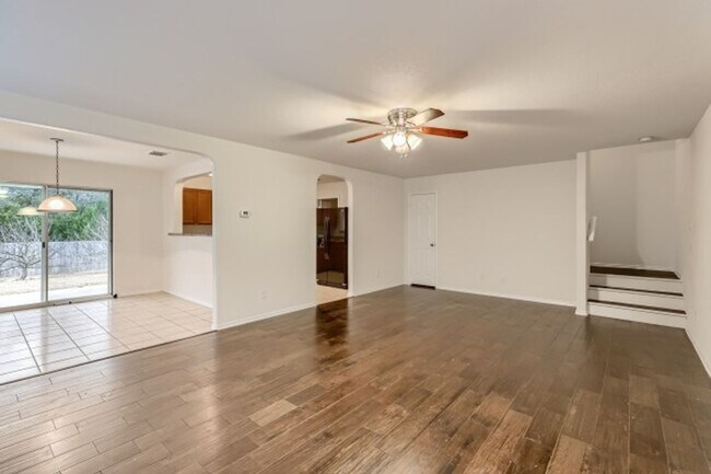 Foto del edificio - Stunning 3 bedroom for rent off TPC and Bu...