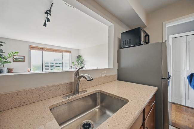 Foto del edificio - 2501 Calvert St NW