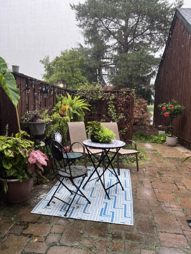 Beautiful patio to enjoy the seasons and welcome guests - 4879 Powderhorn Ln