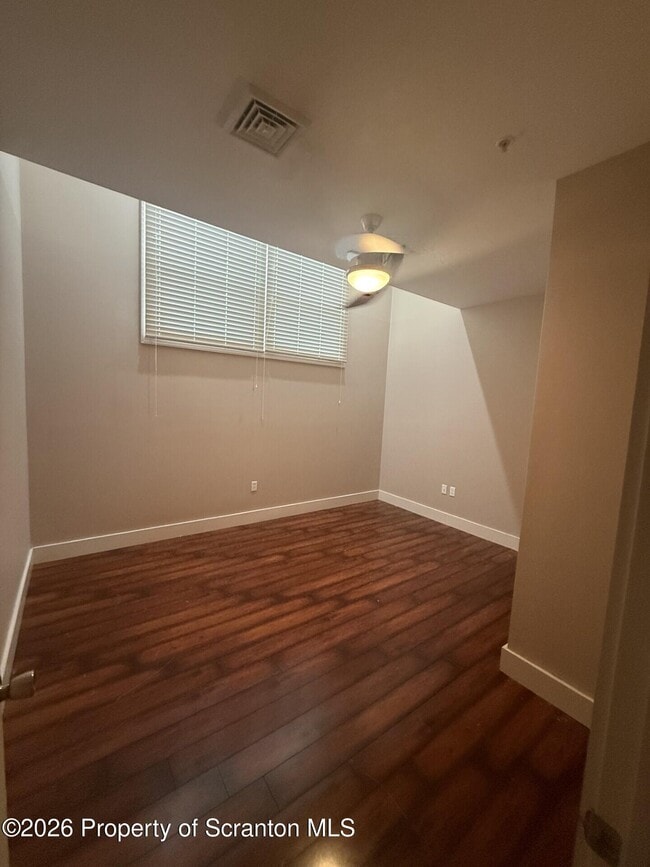 Foto del edificio - 831-831 Adams Ave