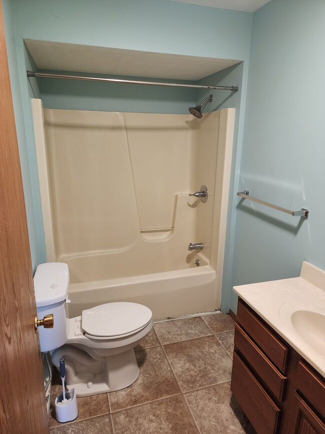 Building Photo - 613 Cedar