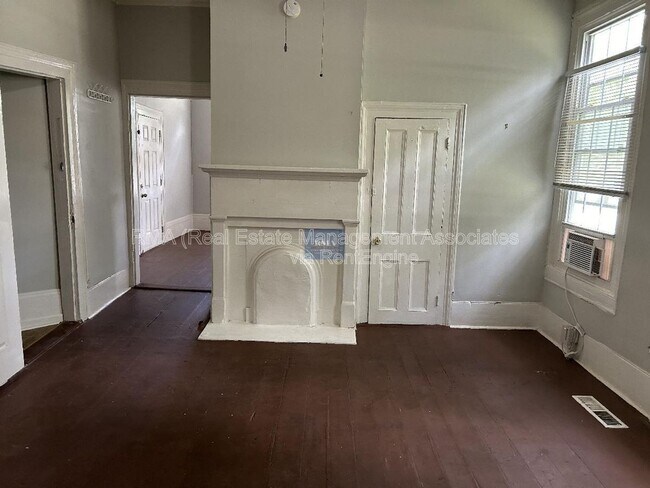 Foto del edificio - 738 W Poplar St