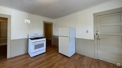 Building Photo - 4 Thenius St