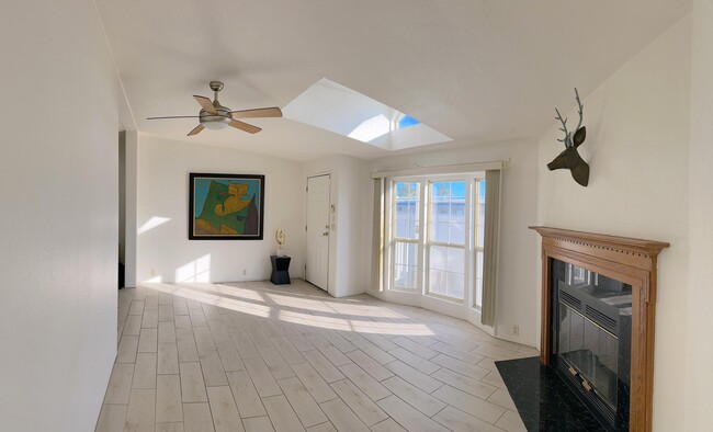 Building Photo - 14777 Palm Dr