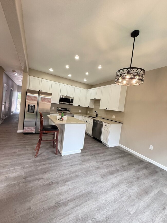 Building Photo - 440 Rosette Ln