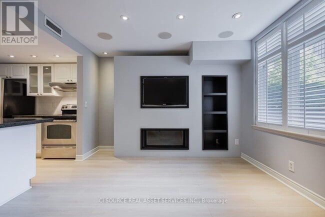 Building Photo - 108-108 Redpath Ave