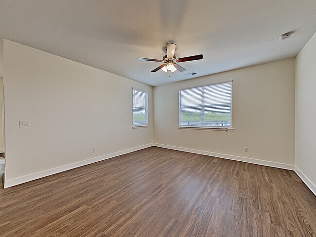 Foto del edificio - 4329 Longfellow Drive