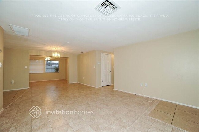 Foto del edificio - 3041 Holiday Lake Dr