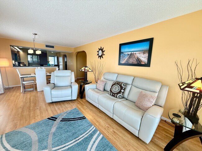 Foto del edificio - 2 bed 2 bath Turnkey Yearly Rental – Water...