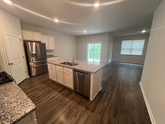 Foto del edificio - Pet-Friendly, Four-Bedroom, Two-Bath Home ...