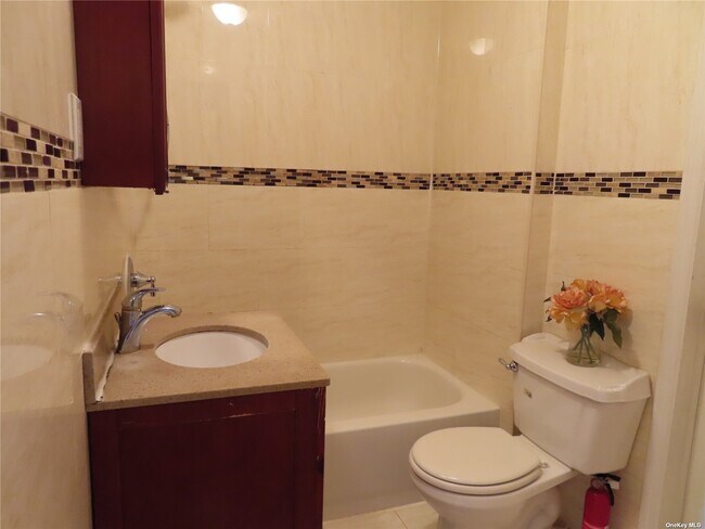 Building Photo - 184-20 S Conduit Ave