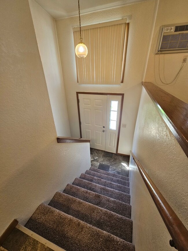 Building Photo - 2 BED | 2 BATH | TOWNHOME | WEST