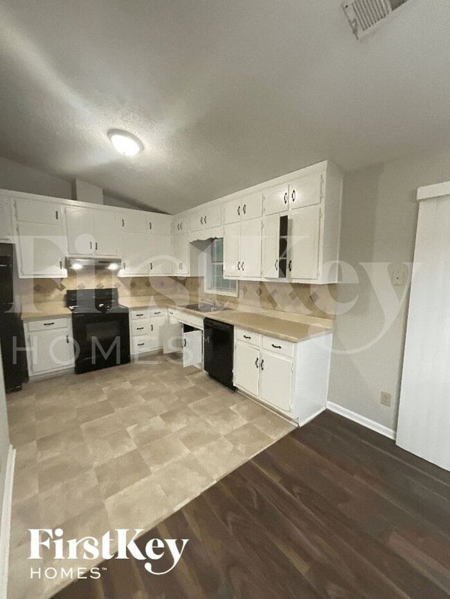 Building Photo - 2097 Phillips Rd