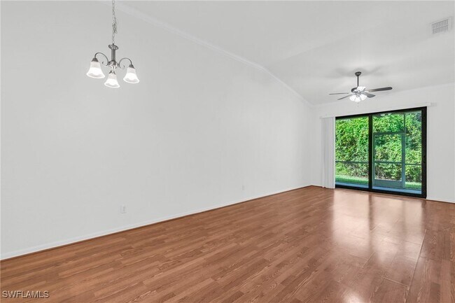 Foto del edificio - 7655 Meadow Lakes Dr