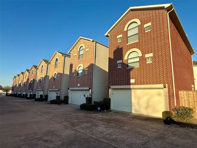 Foto del edificio - 9833 Sandra Ann Ct