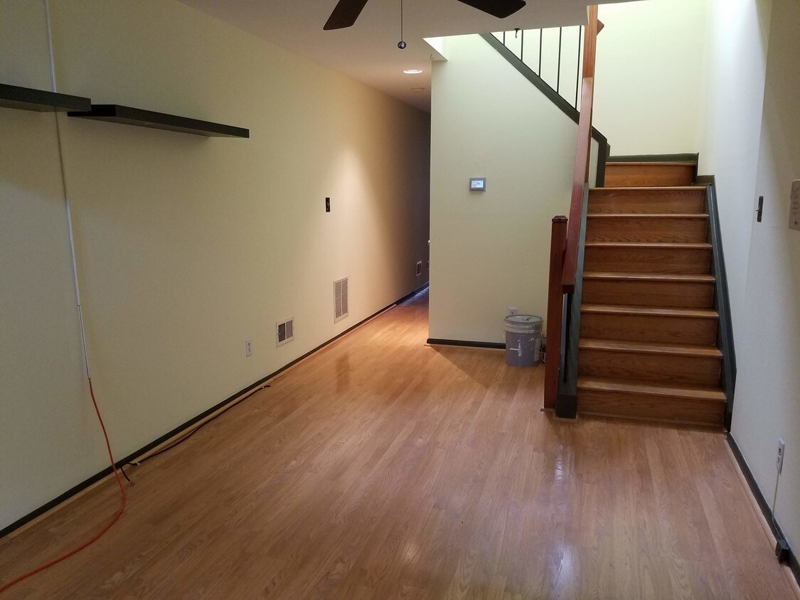 Living Room - 802 Mangold St