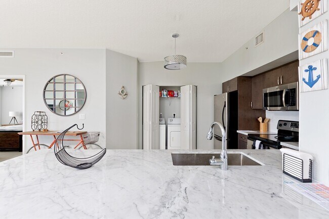 Building Photo - 255 NE 3rd Ave