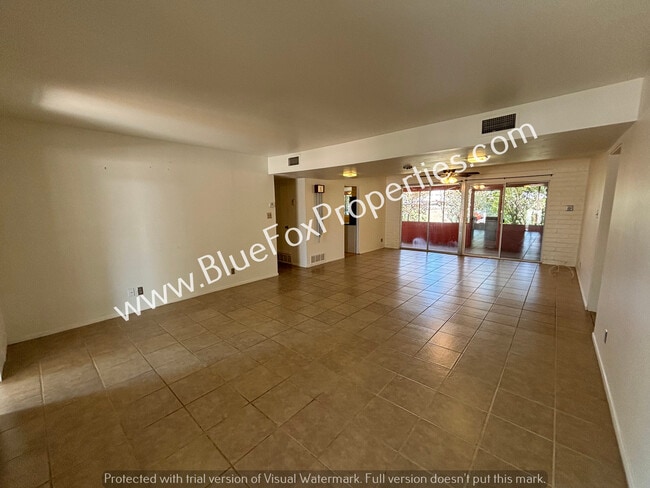 Foto del edificio - 8255 E Koralee Pl