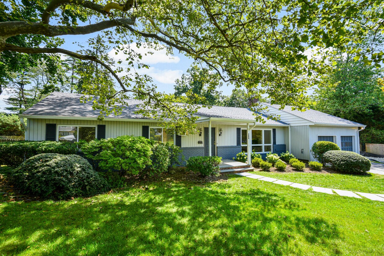 877 Port Dr, Mamaroneck, NY 10543 House Rental in Mamaroneck, NY