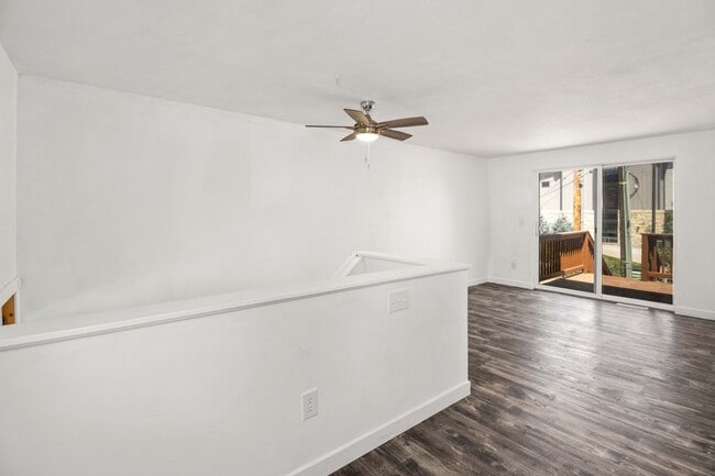 Building Photo - 3 Bedroom Townhome for Rent in Rifle