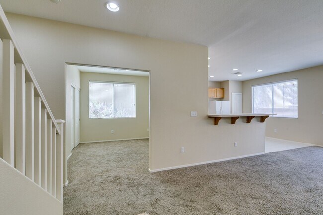 Foto del edificio - 8141 Marshall Canyon Dr