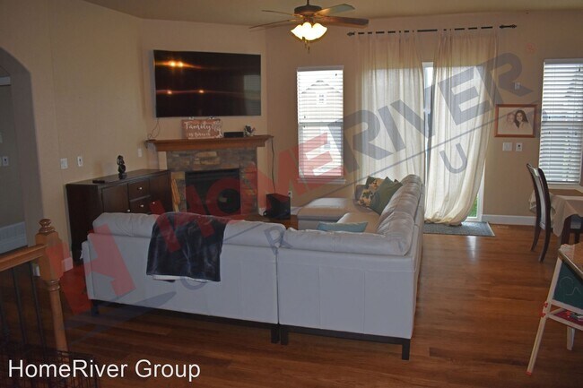 Building Photo - 4 br, 3.5 bath House - 6125 Leon Young Drive