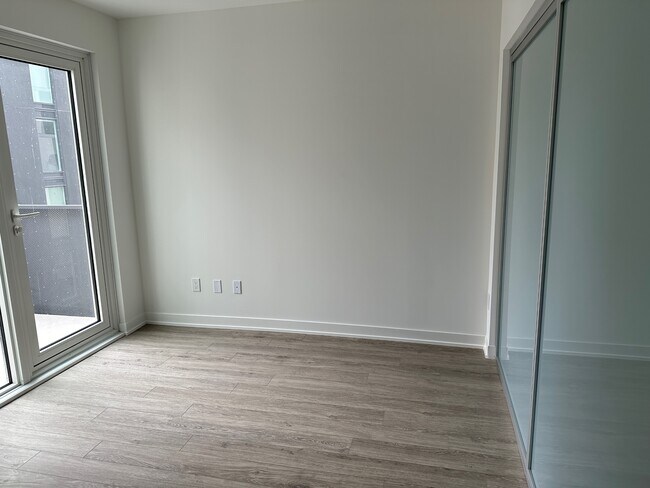 Photo du bâtiment - 500 Wilson Ave