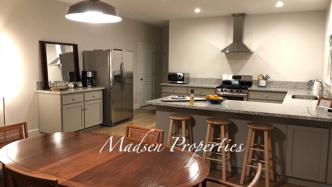 Foto del edificio - 1481 Montgomery St