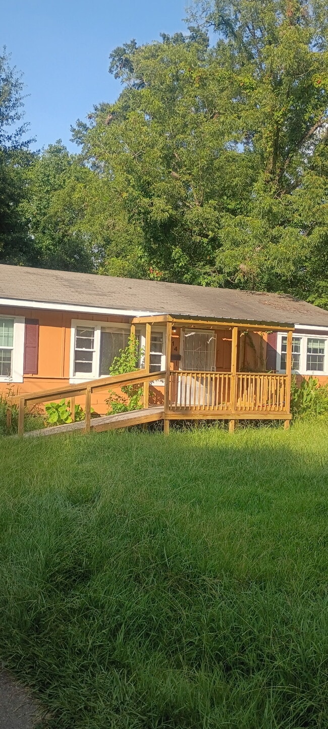 Building Photo - 314 Clubview Dr