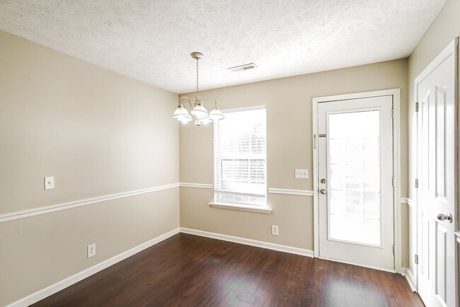 Foto del edificio - 8009 Maggie Ct