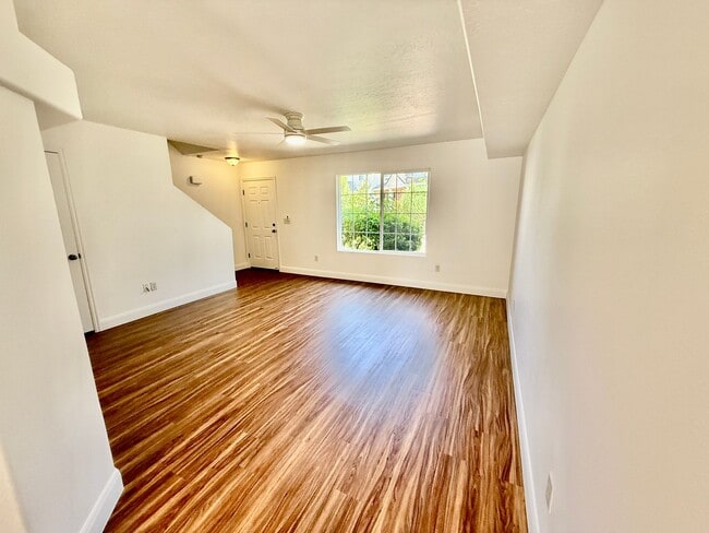 Foto del edificio - Redone Lexington Hills Townhome