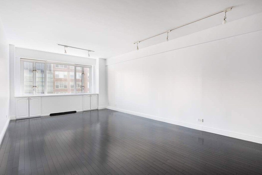 Foto principal - 166 E 63rd St