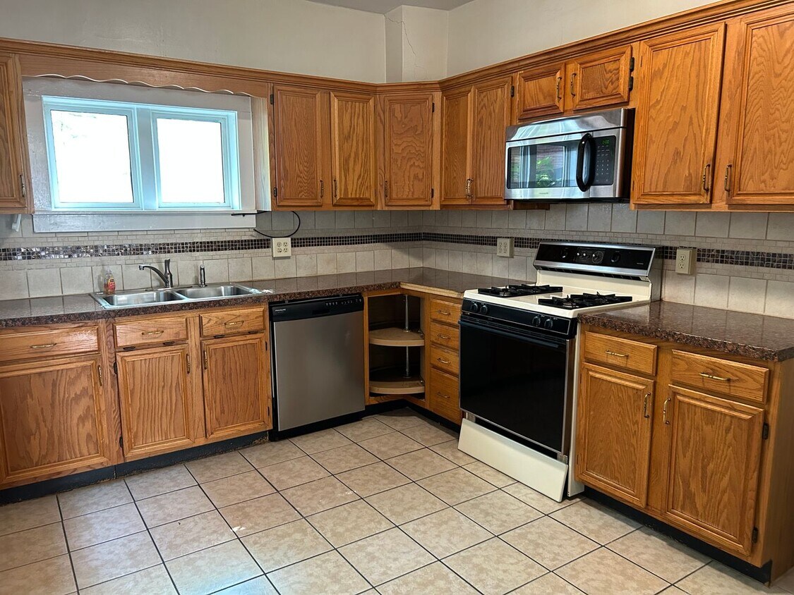 Primary Photo - Welcoming 3 Bedroom in Lancaster City