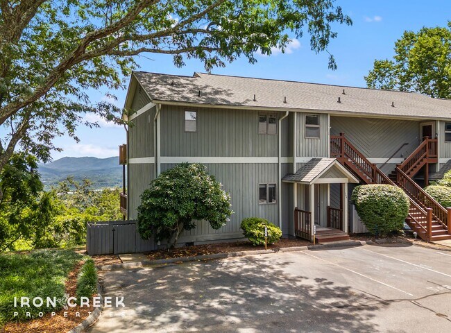 Building Photo - Two-bedroom Condo with Mountain Views near...