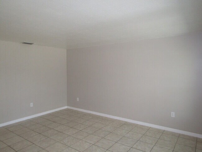 Building Photo - 417 Granada Blvd