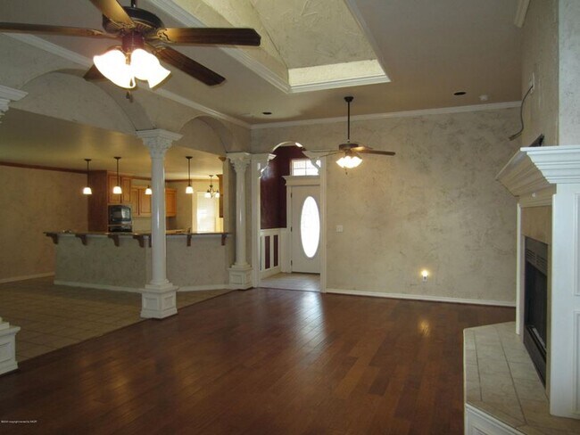 Foto del edificio - Located in City View 3/2/3 car garage