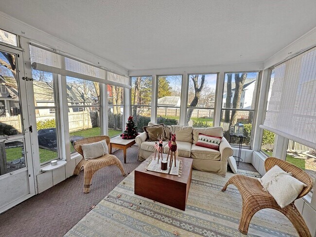 Foto del edificio - 83-85 Middlesex Ave