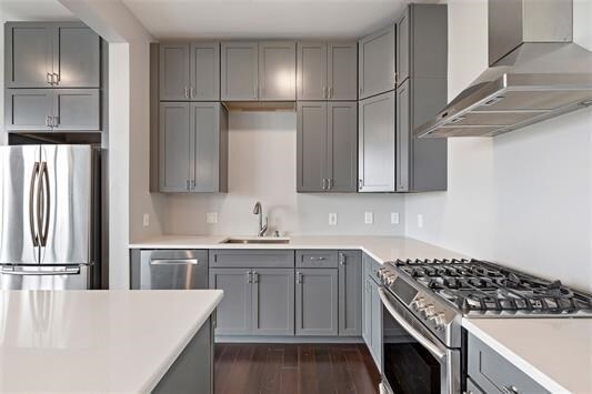 Foto del edificio - 55 Mallory Ave