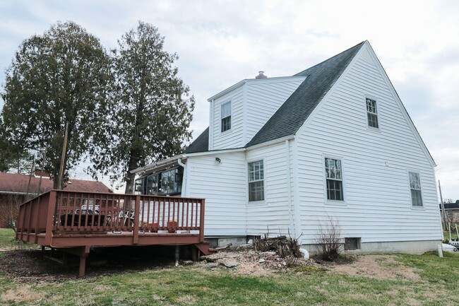 Building Photo - 411 Giles Rd