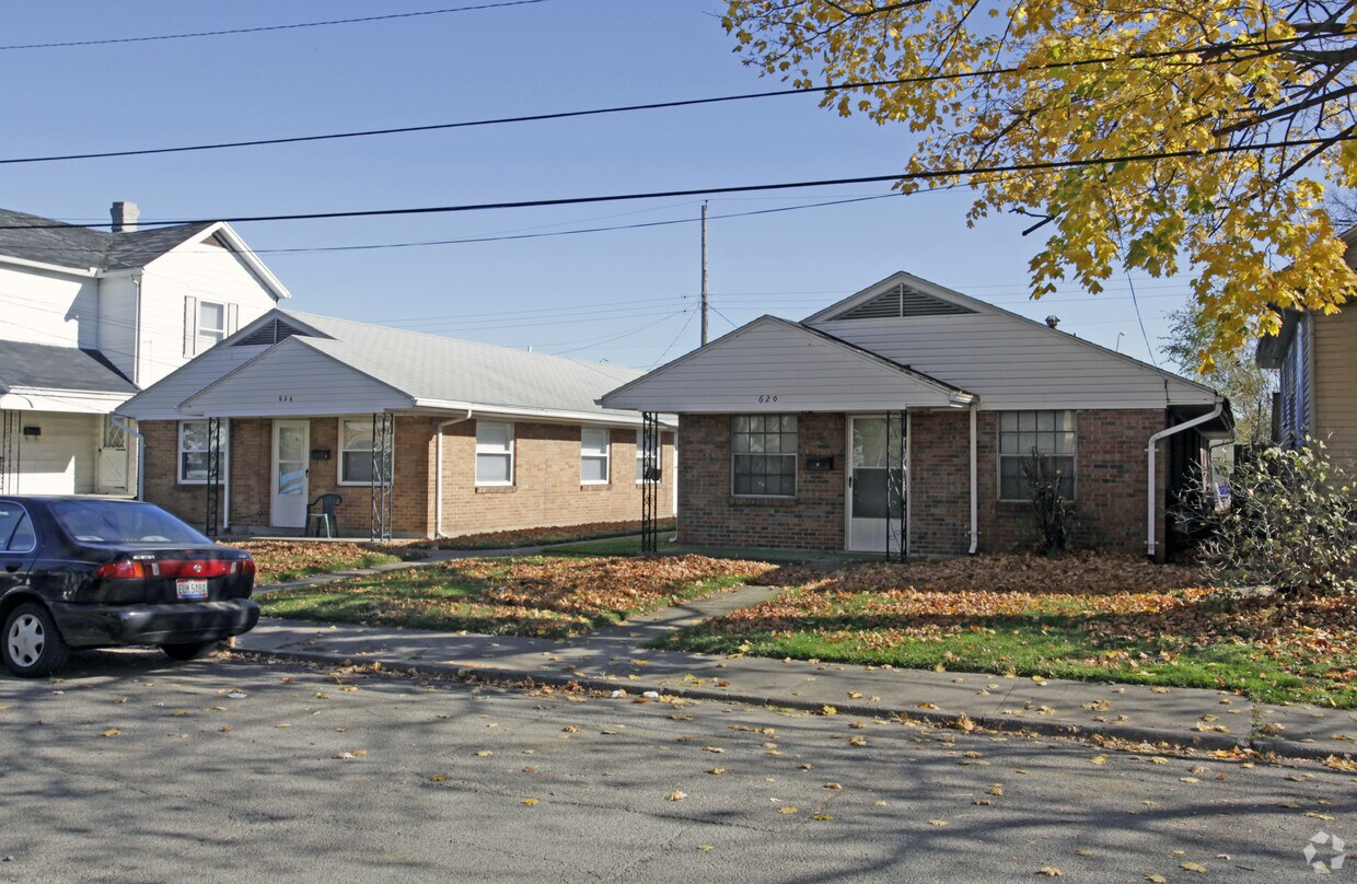Primary Photo - 620-624 Hall Ave