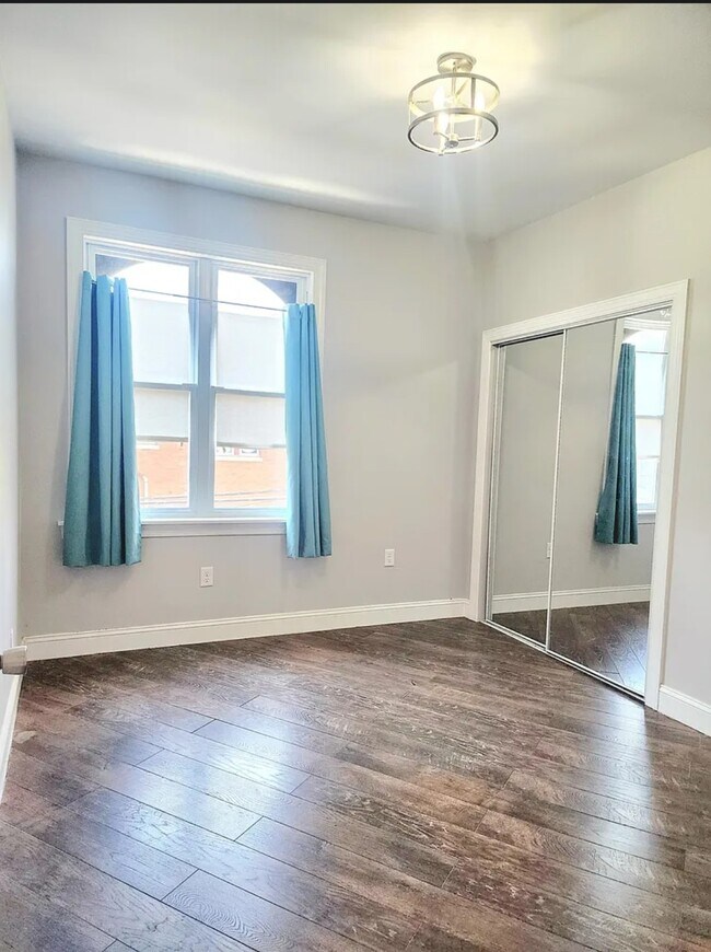 Foto del edificio - 5147 Catharine St