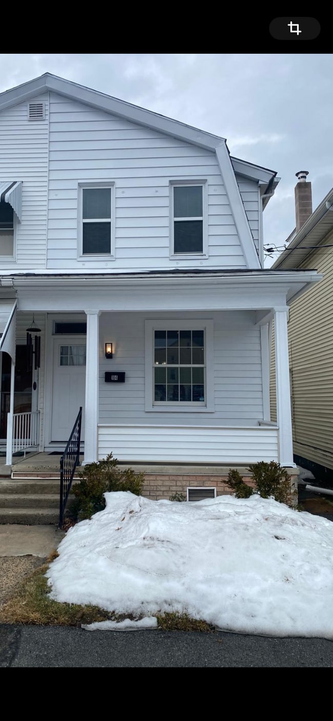 Building Photo - 104 S 4th St