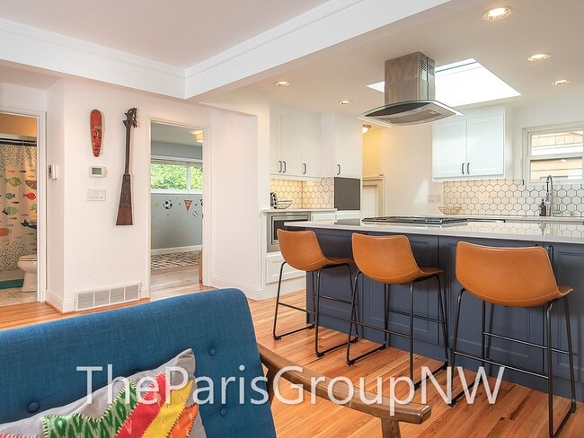 Building Photo - Renovated Magnolia Home – Open Floor Plan ...